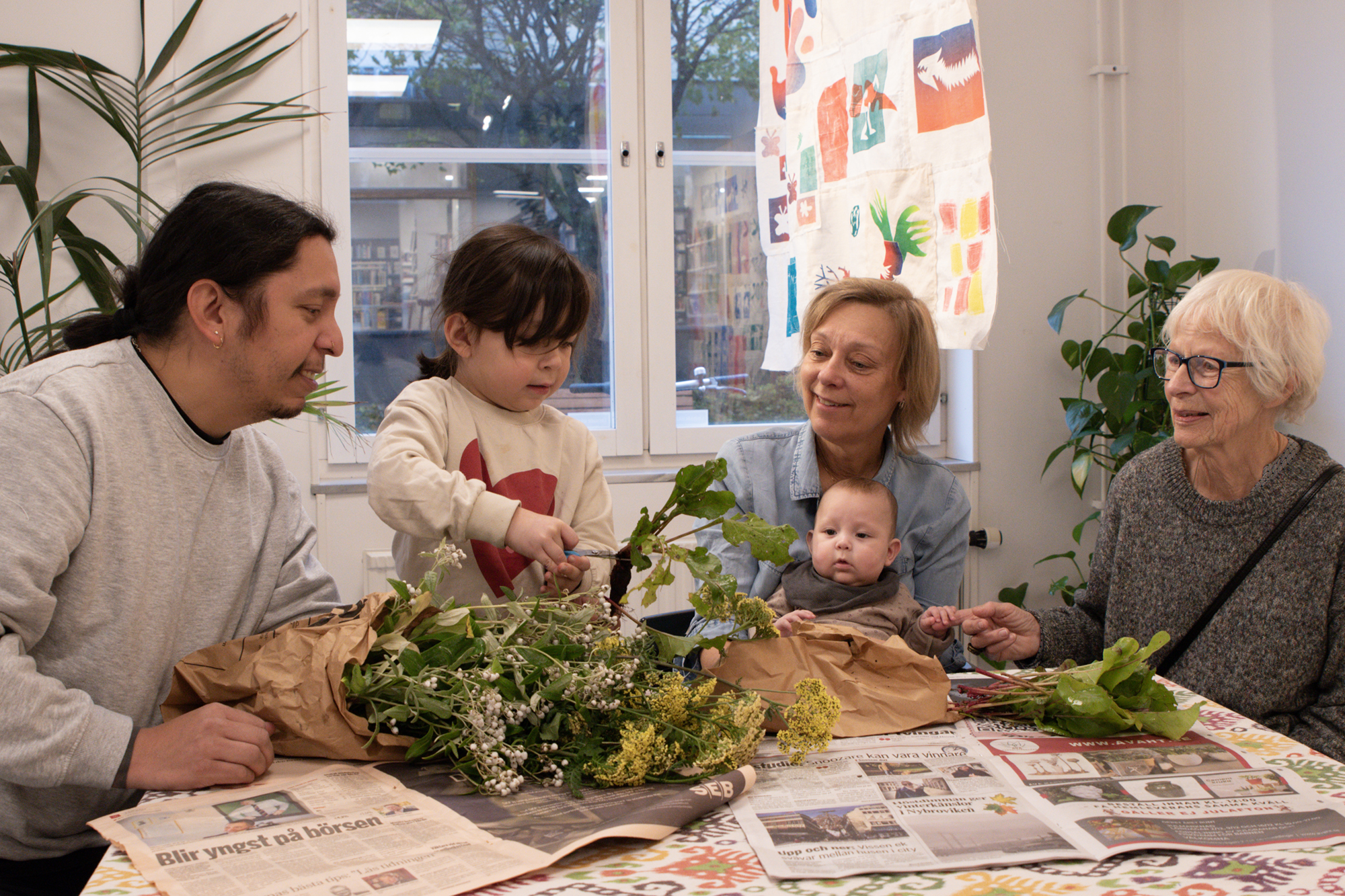 Tre generationer möts: Pyssel med naturtema