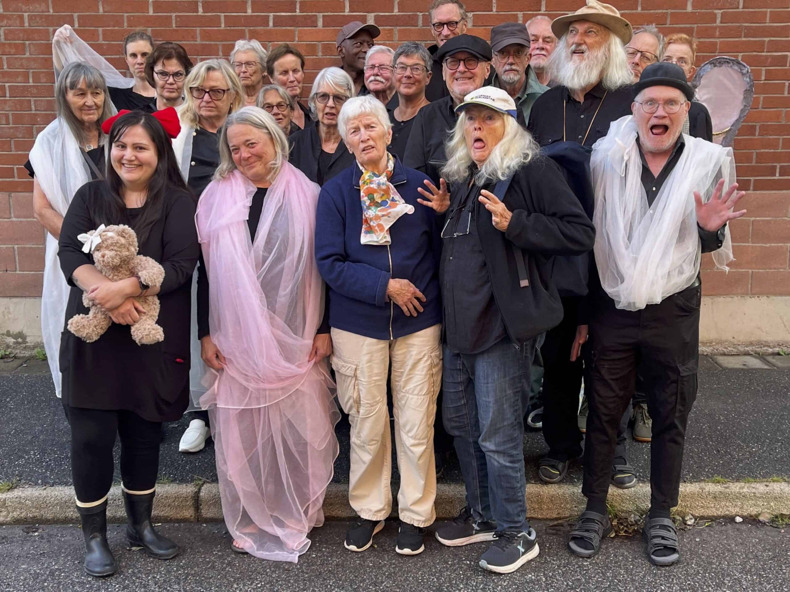 Musik- & teaterföreställning av Näktergalningarna
